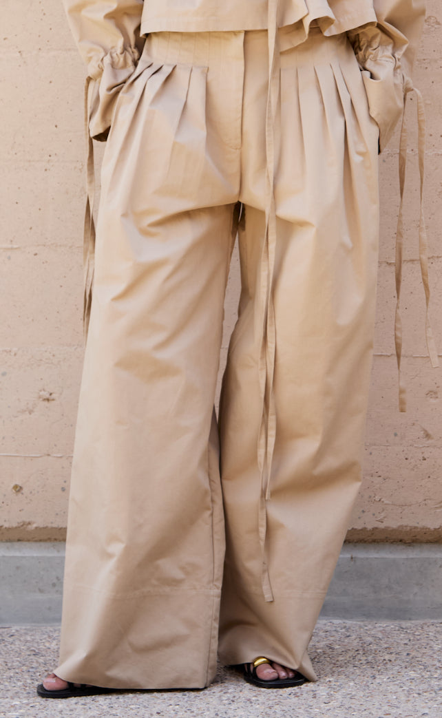 
                  
                    CRISANTEMO TROUSERS
                  
                