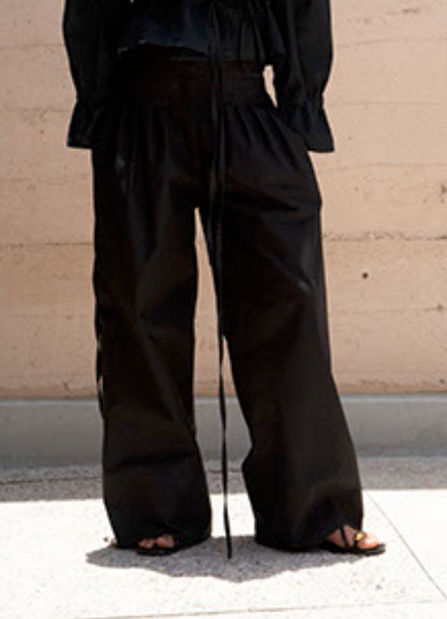 
                  
                    CRISANTEMO TROUSERS
                  
                